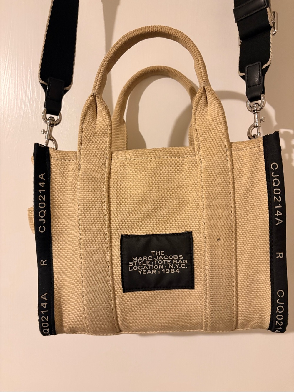 Marc Jacobs Beige Canvas 'The Tote Bag' with Black Logo - Picture 4 of 6